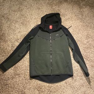 Men’s Nike Tech Fleece Size Medium